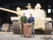 Британский коллекционер нашел в старом советском танке Т-54 золотые слитки