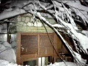 В Италии снежная лавина накрыла отель: более 20 гостей оказались под снегом