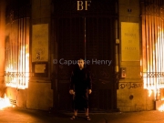 Российский художник Павленский поджег здание Банка Франции в Париже