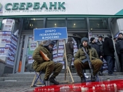 В Киеве «Азов» заблокировал центральные офисы российских банков
