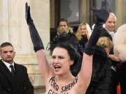 Femen устроили акцию на Венском балу