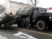 В Донецке террористы на военной технике устроили сразу два ДТП