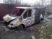В Торецке неизвестные сожгли волонтерский микроавтобус