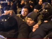В столкновениях в центре Киева травмирована сотрудница патрульной полиции