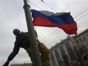 В Севастополе мужчина пытался сжечь флаг РФ и оскорблял Путина