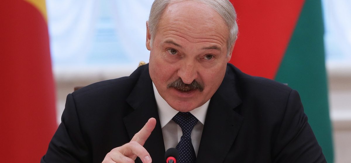 СМИ сообщили об инсульте у Лукашенко, Минск опровергает