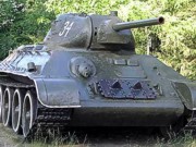 Танк Т-34 таранил немецкую технику на улице Киева