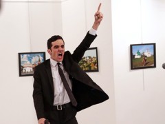 Фото убийцы российского посла получило престижную премию