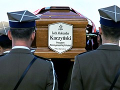 Смоленская катастрофа: В гробу Леха Качиньского обнаружили останки еще двух человек