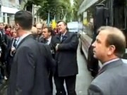 10 лет назад в Януковича бросили яйцо и он упал