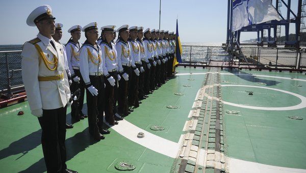 Вышедшие из Крыма офицеры ВМСУ пригрозили Порошенко вернуться в Крым