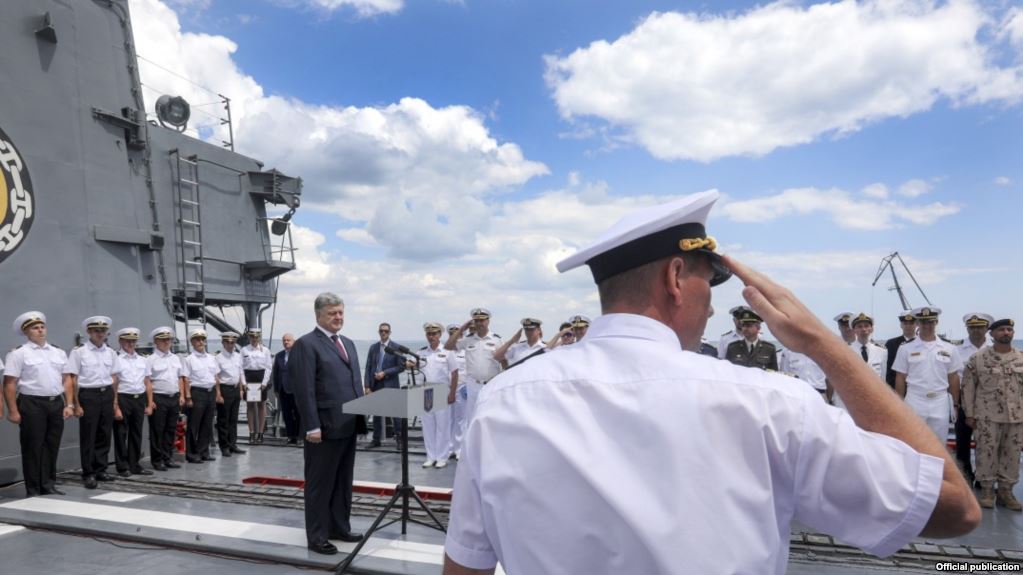 «Россия может готовить военную атаку на Мариуполь», — Порошенко