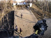 В Станице Луганской уничтожен последний мост через Северский Донец
