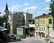 На Андреевском спуске в Киеве установят болларды