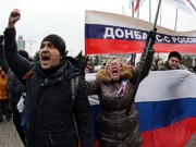 В Донецке над зданием администрации подняли флаг России