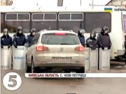 Соседи Януковича вынуждены пробиваться домой через кордоны милиции