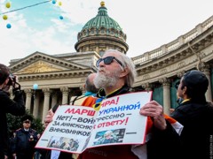 Сине-желтый Санкт-Петербург: Россияне провели Марш мира
