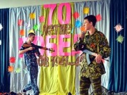 Донецкие школьники на сцене «расстреляли» украинцев