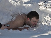В Коломые установлен мировой рекорд по пребыванию человека под снегом