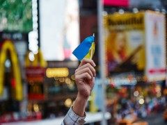 Украинцы в вышиванках заполонили Таймс-Сквер в Нью-Йорке