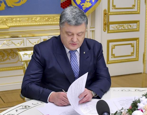 Порошенко подписал закон о реинтеграции Донбасса