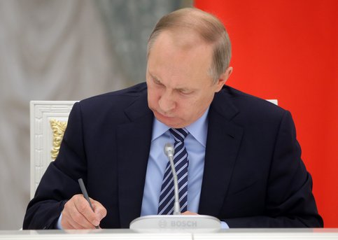 Путин присвоил частям российской армии названия украинских городов