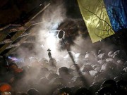 Силовики под покровом ночи начали штурм Майдана