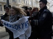 Тринадцать активистов задержали сегодня возле Администрации Януковича
