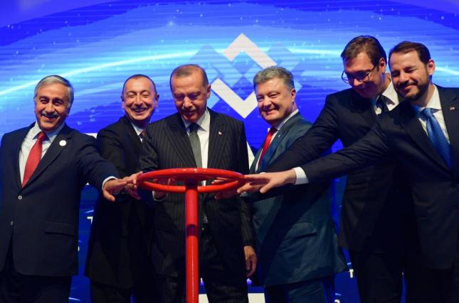 Украина будет получать газ из Азербайджана по новому газопроводу — Порошенко