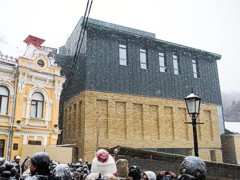 В Киеве открыли скандальное здание восстановленного театра на Подоле