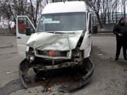 В Днепропетровске столкнулись маршрутка и грузовой микроавтобус: 10 пострадавших