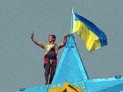 Mustang Wanted вывесил флаг Украины над Москвой?