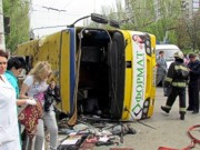 Автобус в Мариуполе перевернулся из-за бабушки