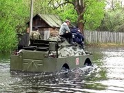 Наводнение: В райцентре Черниговской области жители передвигаются на лодках