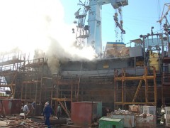 В доках Николаева загорелся корабль ВМС Украины