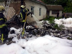 В Чернигове во двор частного дома упал самолет, погиб пилот