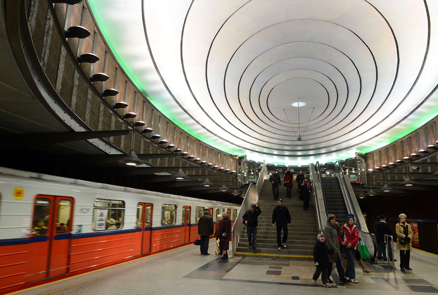 Станция метро Плац Вильсона в Варшаве