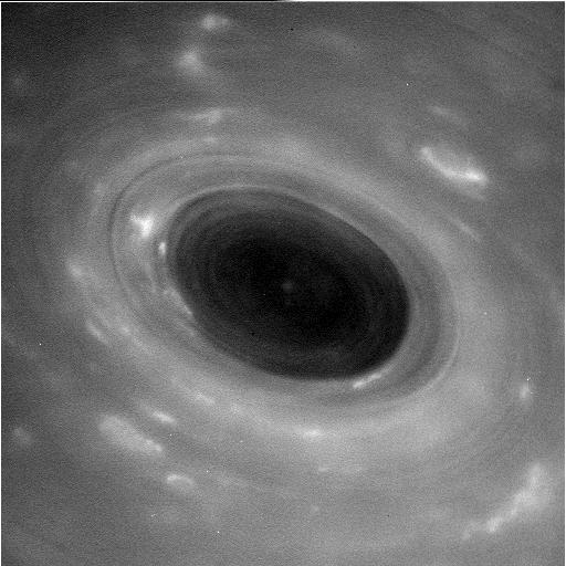 Зонд «Кассини» отправил на Землю снимки Сатурна
