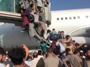 Тысячи людей пытаются покинуть Афганистан