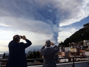 Сицилийский вулкан устроил фантастическое шоу