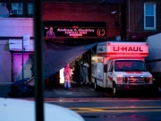 В Нью-Йорке нашли грузовики с разлагающимися трупами — The New York Times