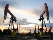 Страны ОПЕК+ договорились о значительном сокращении добычи нефти
