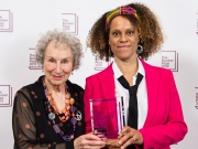 Лауреатами Букеровской премии стали сразу две писательницы