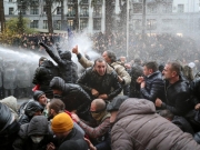 Массовые протесты в Грузии: спецназ разогнал активистов водометами