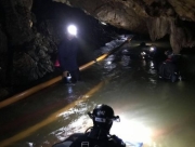 В Таиланде погиб дайвер, который доставлял кислород детям в затопленную пещеру