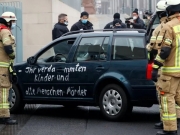 В Берлине авто врезалось в ворота офиса Меркель, водителя задержали