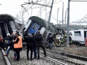 В Италии поезд сошел с рельсов, есть погибшие и десятки раненых