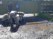 В Луцке перед визитом Зеленского военные выгребали воду из луж