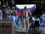 Белорусу, пронесшему флаг РФ на Паралимпиаде, подарят квартиру