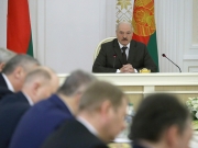 Лукашенко резко ответил Кремлю на шантаж:«Наклонять и ставить на колени не получится»